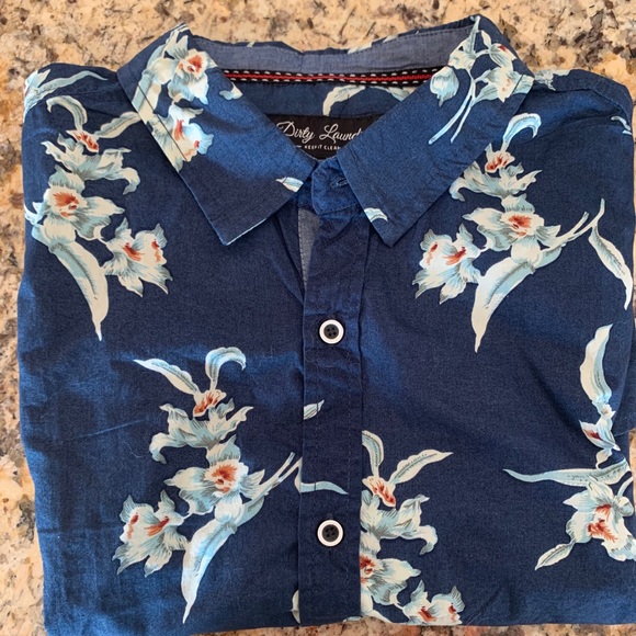 Dirty laundry short sleeve button down shirt -NWOT - Picture 2 of 6